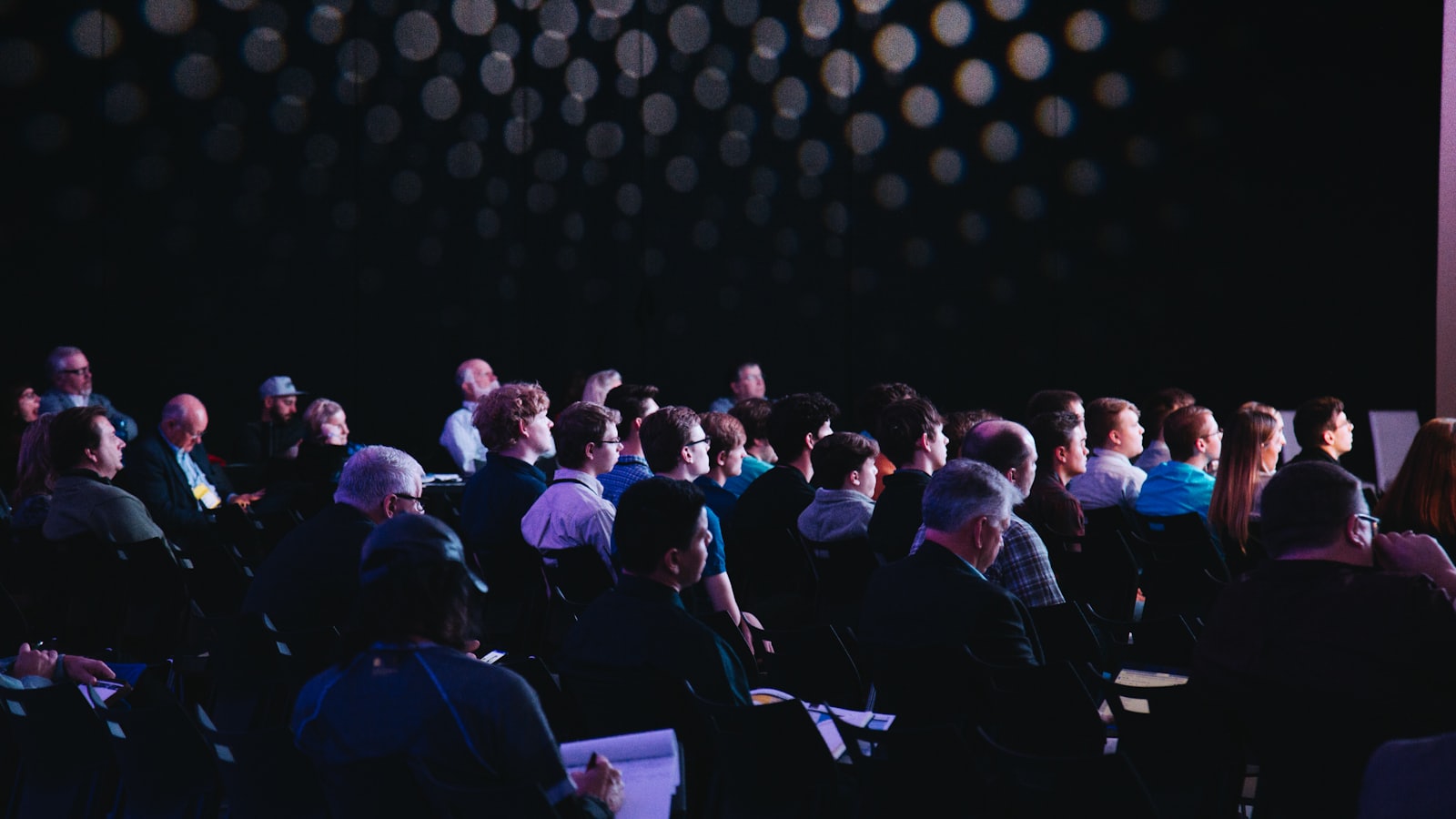 Decision-makers, scientists and operators in the congress audience